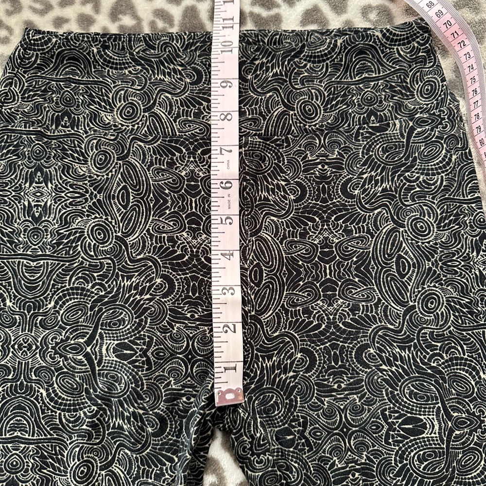 LuLaRoe Doodle Print Leggings in Black Tan One Size 2-10 - Picture 13 of 16